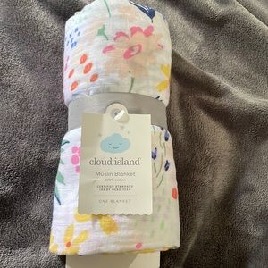 Brand New Cloud Island Muslin Blanket gorgeous floral pattern